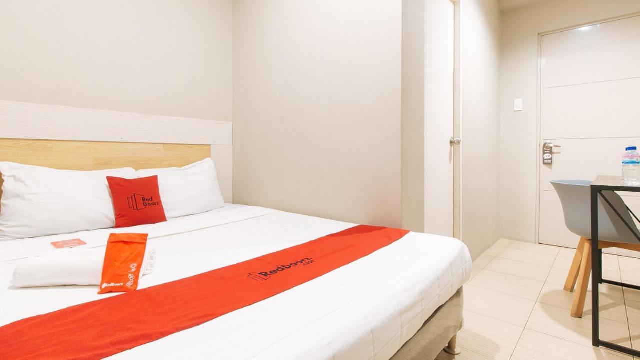 Reddoorz Plus Near Osmena Highway 2 Манила Экстерьер фото