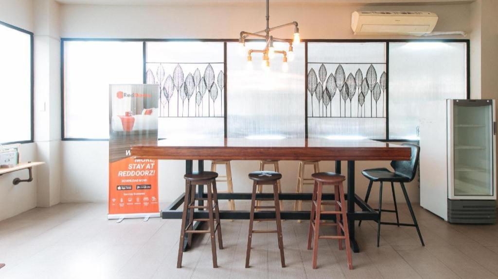 Reddoorz Plus Near Osmena Highway 2 Манила Экстерьер фото
