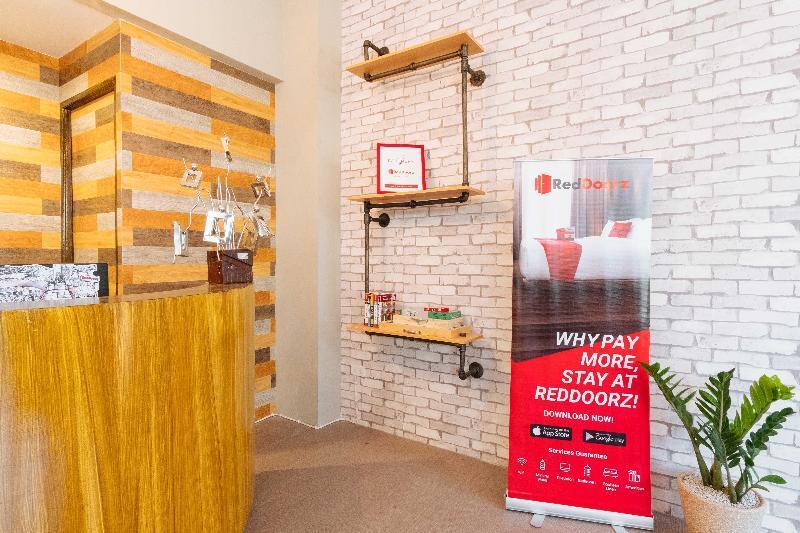 Reddoorz Plus Near Osmena Highway 2 Манила Экстерьер фото