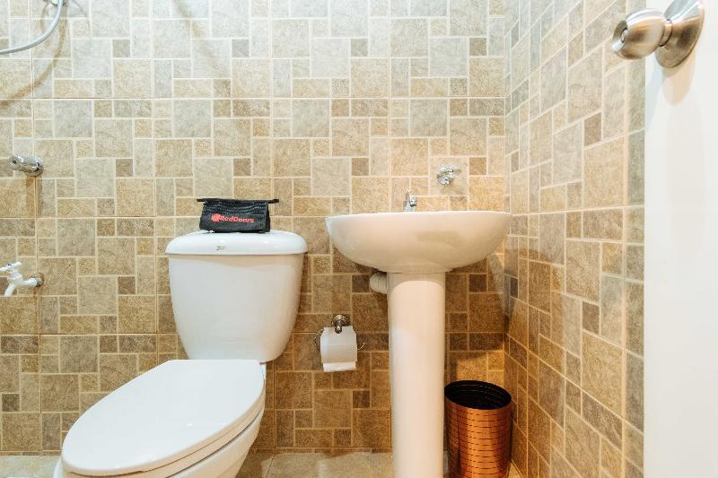 Reddoorz Plus Near Osmena Highway 2 Манила Экстерьер фото